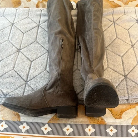 Generation Y Gray Over the Knee Boots Size 8 - Picture 8 of 9